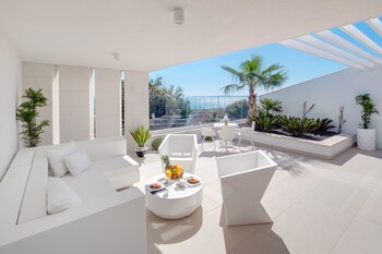 Posh Residence Luxury Suites 5*