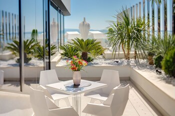 Posh Residence Luxury Suites 5*