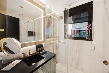 Posh Residence Luxury Suites 5*