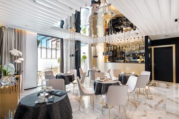 Posh Residence Luxury Suites 5*