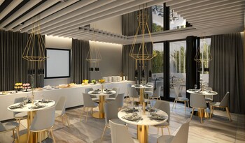 Posh Residence Luxury Suites 5*