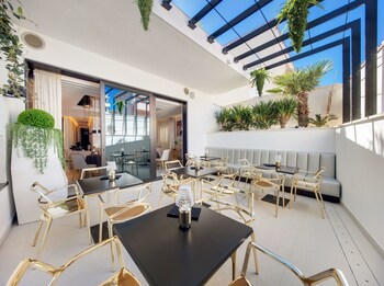Posh Residence Luxury Suites 5*