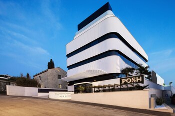 Posh Residence Luxury Suites 5*