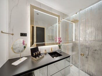 Posh Residence Luxury Suites 5*