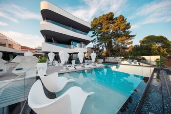 Posh Residence Luxury Suites 5*