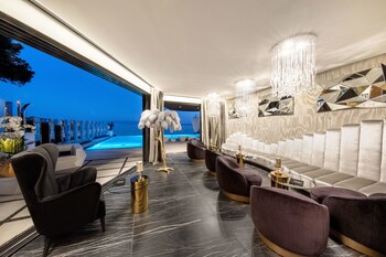 Posh Residence Luxury Suites 5*