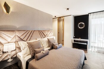Posh Residence Luxury Suites 5*