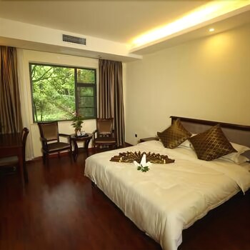 Zhangjiajie Xinyu Grand Hotel (Zhangjiajie National Forest Park Branch) 2*