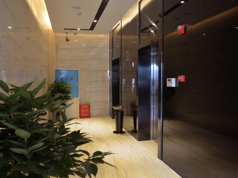 Lavande Hotels (Zhangjiajie City Center Bofu Plaza) 2*