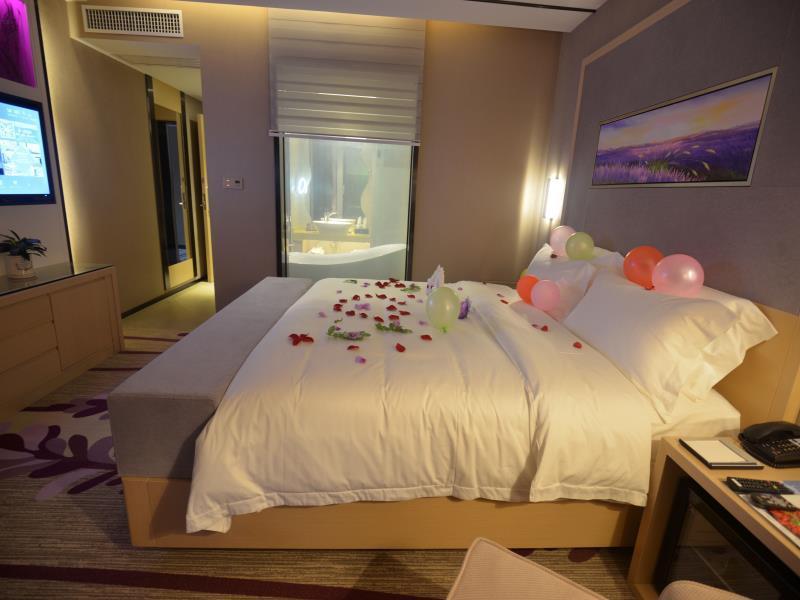 Lavande Hotels (Zhangjiajie City Center Bofu Plaza) 2*