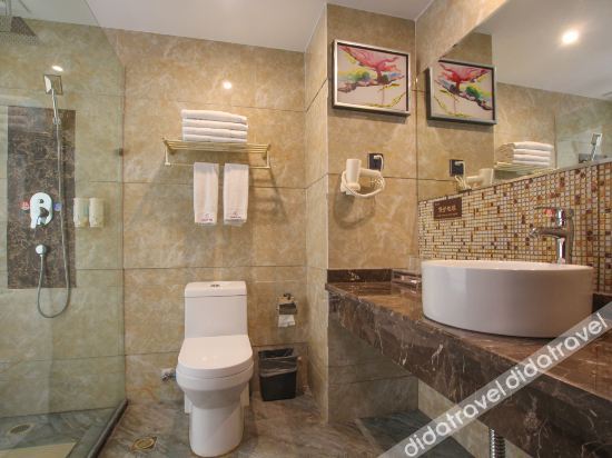 Manzhou Hotel 2*