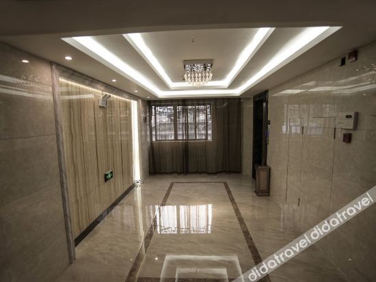 Manzhou Hotel 2*
