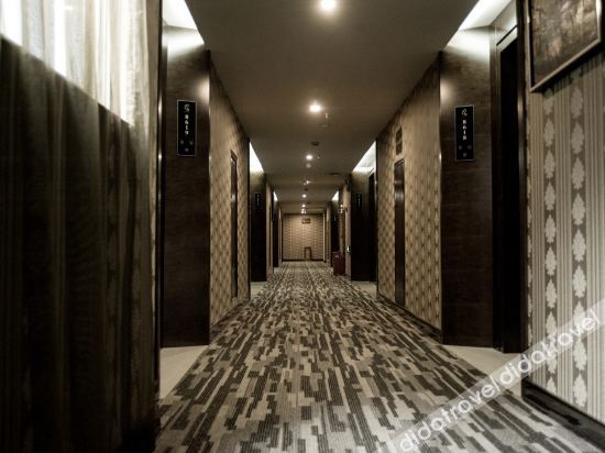 Manzhou Hotel 2*