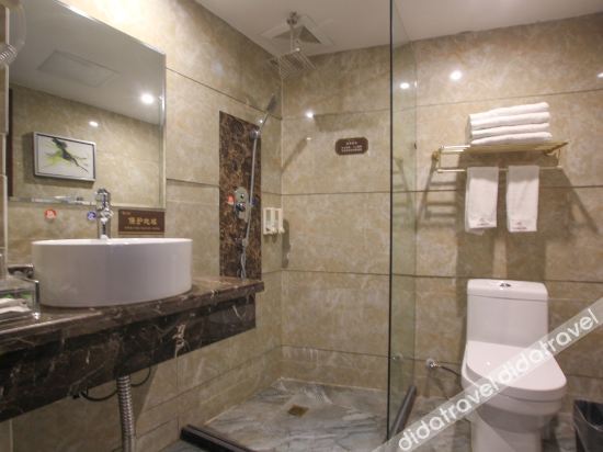 Manzhou Hotel 2*
