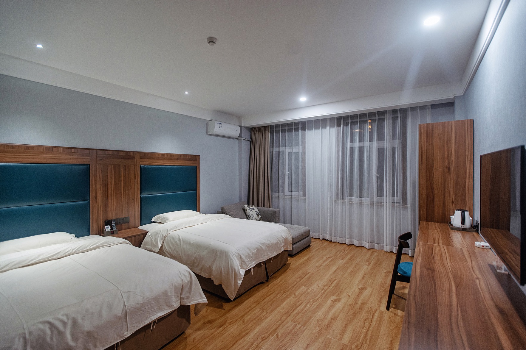 Manchuria Lijia He Dingtai Hotel (North Lake Night Scenic Spot Hotel) 2*