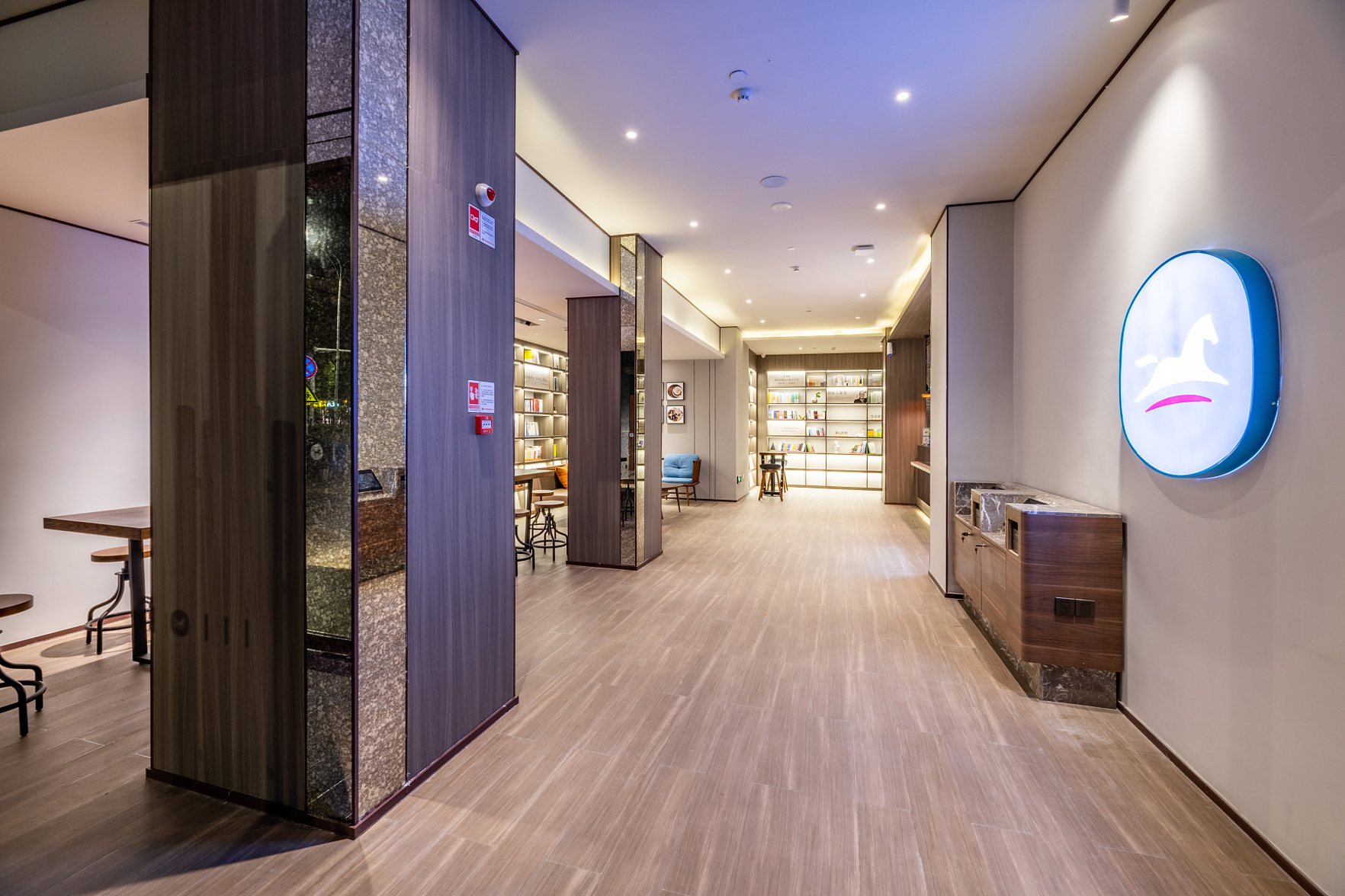 HanTing Hotel (Wuhan Dream Times Jiedaokou Subway Station) 2*