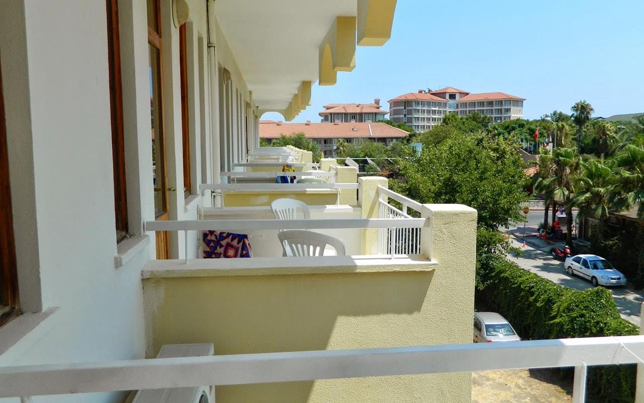 Фото голой лезгинки на балконе на отдыхе