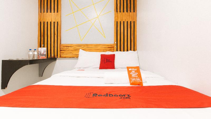 RedDoorz near Quiapo Church Manila 3*