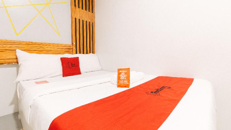 RedDoorz near Quiapo Church Manila 3*