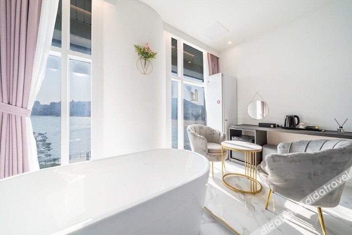 De Homme Hotel 2*
