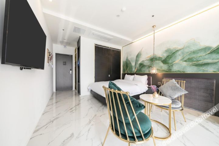 De Homme Hotel 2*