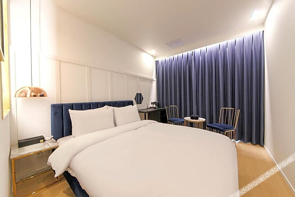 De Homme Hotel 2*