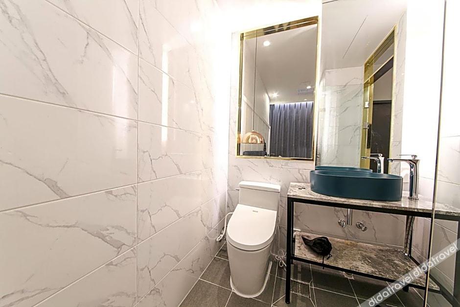 De Homme Hotel 2*
