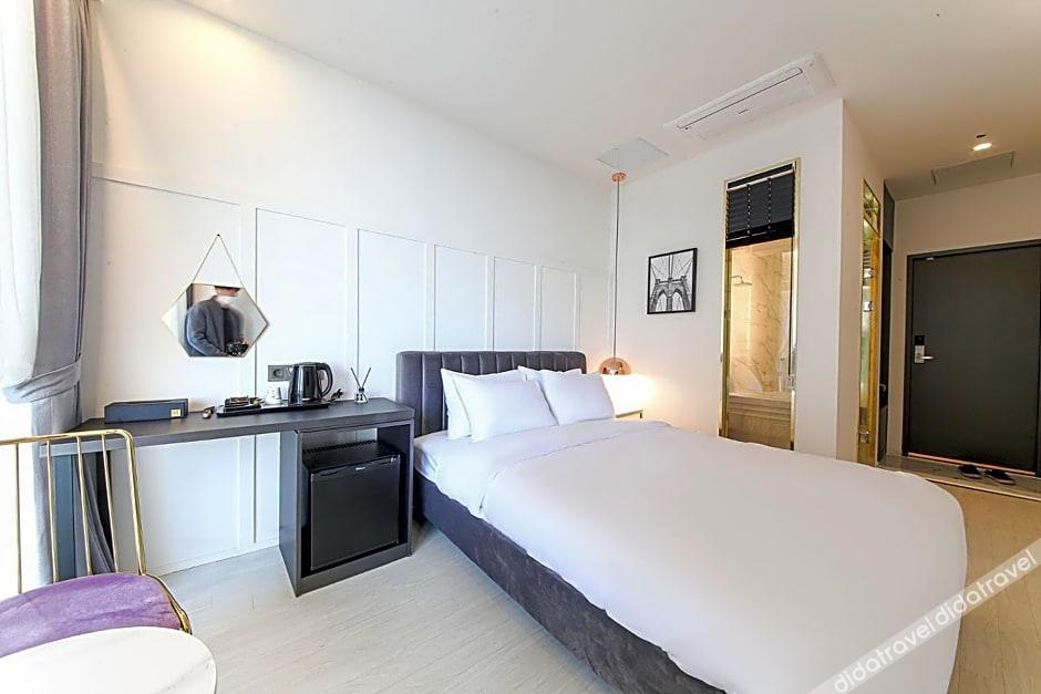 De Homme Hotel 2*