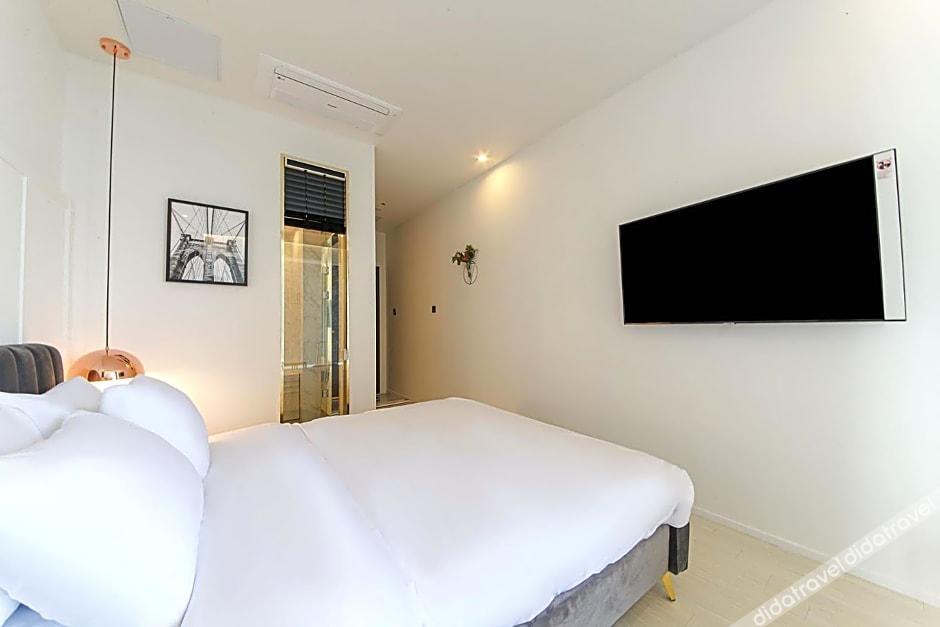 De Homme Hotel 2*