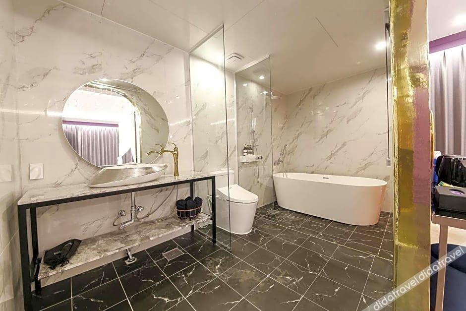 De Homme Hotel 2*