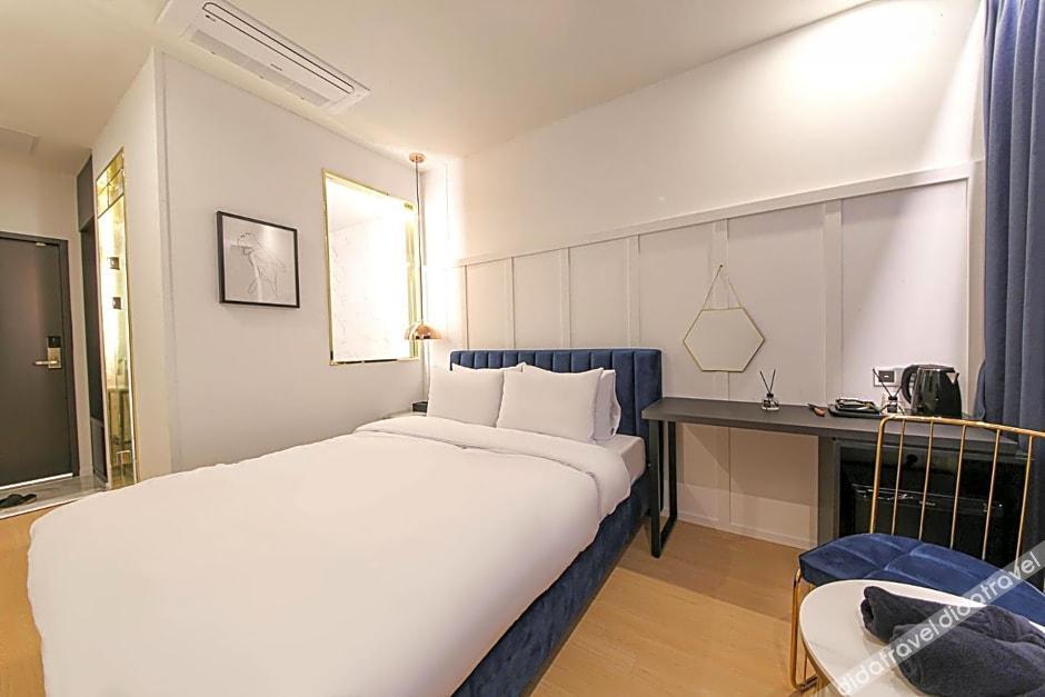 De Homme Hotel 2*