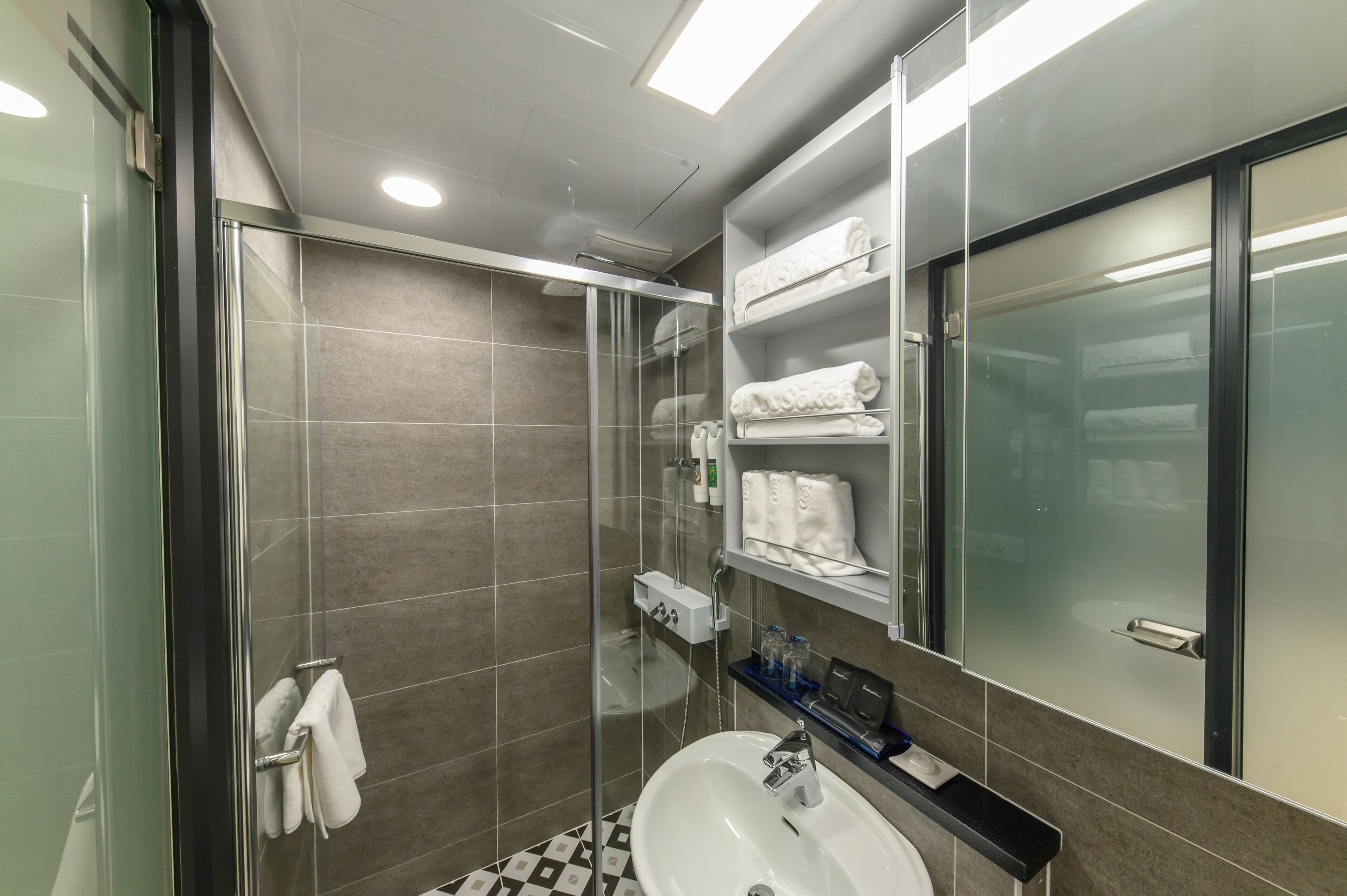 Risen Oceanpark Hotel 2*