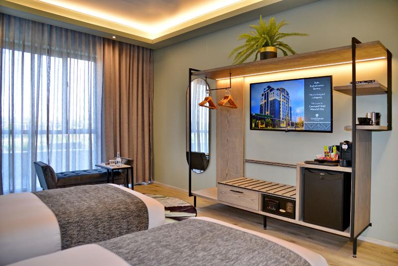 Courtyard Hotel Waterfall City 4*