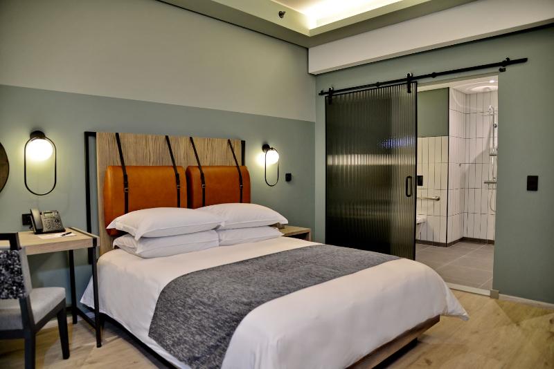 Courtyard Hotel Waterfall City 4*
