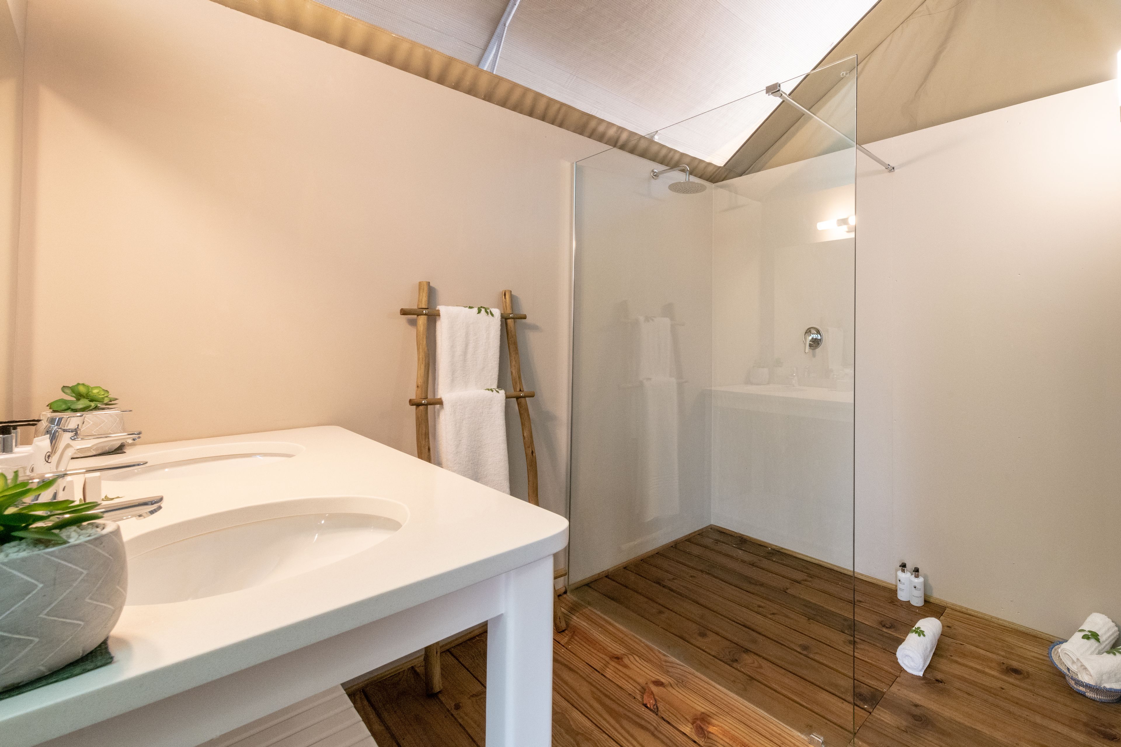 Ndhula Luxury Tented Lodge 4*
