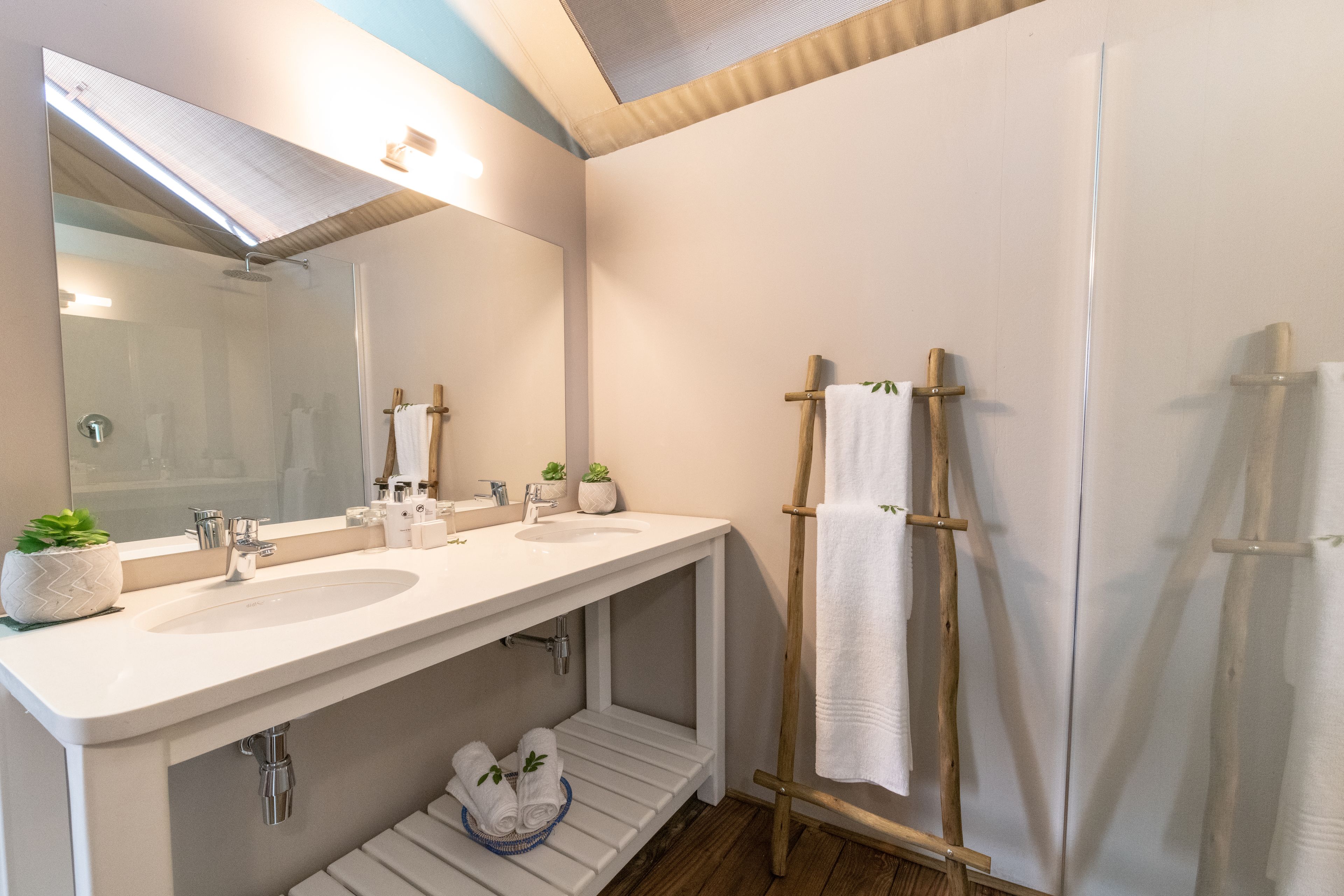 Ndhula Luxury Tented Lodge 4*