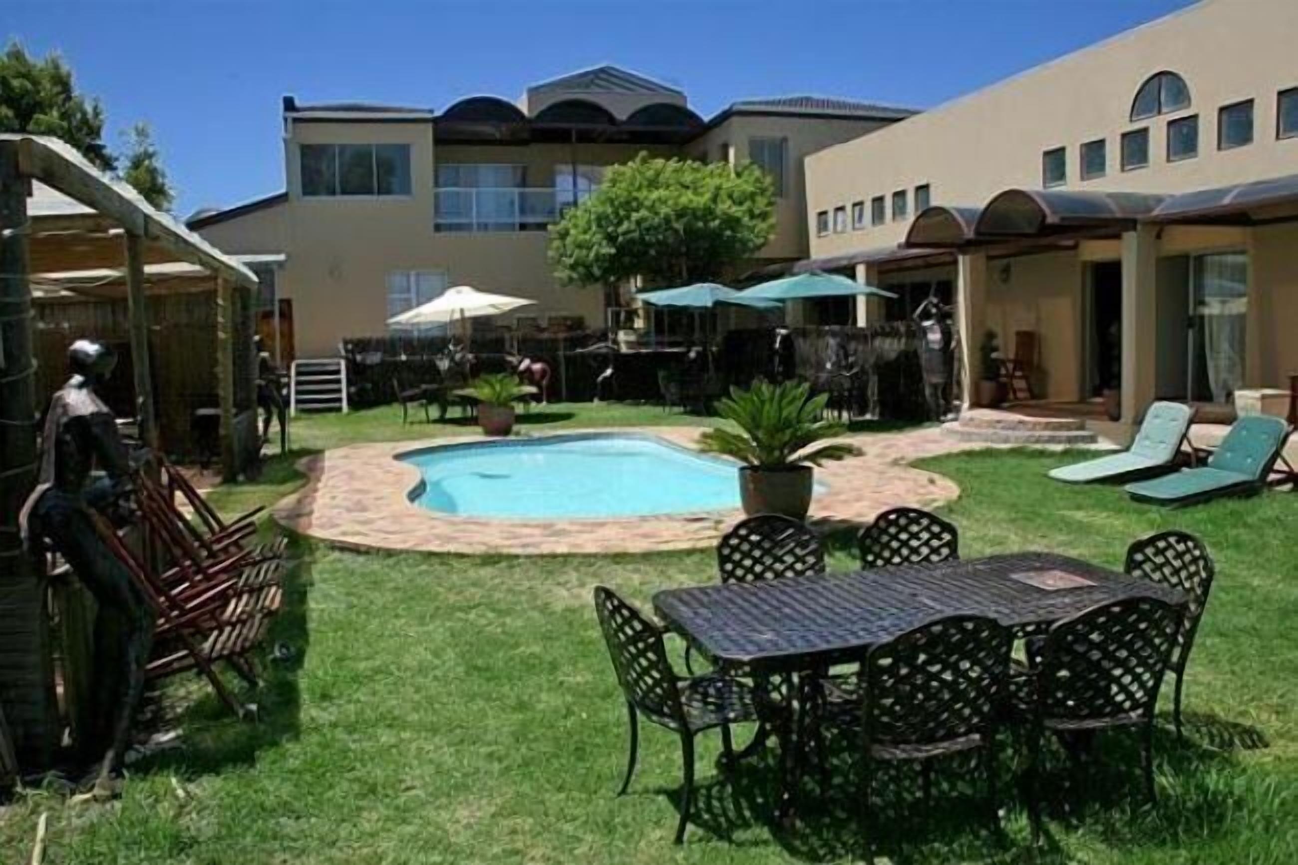 Kwantu Guesthouses 3*