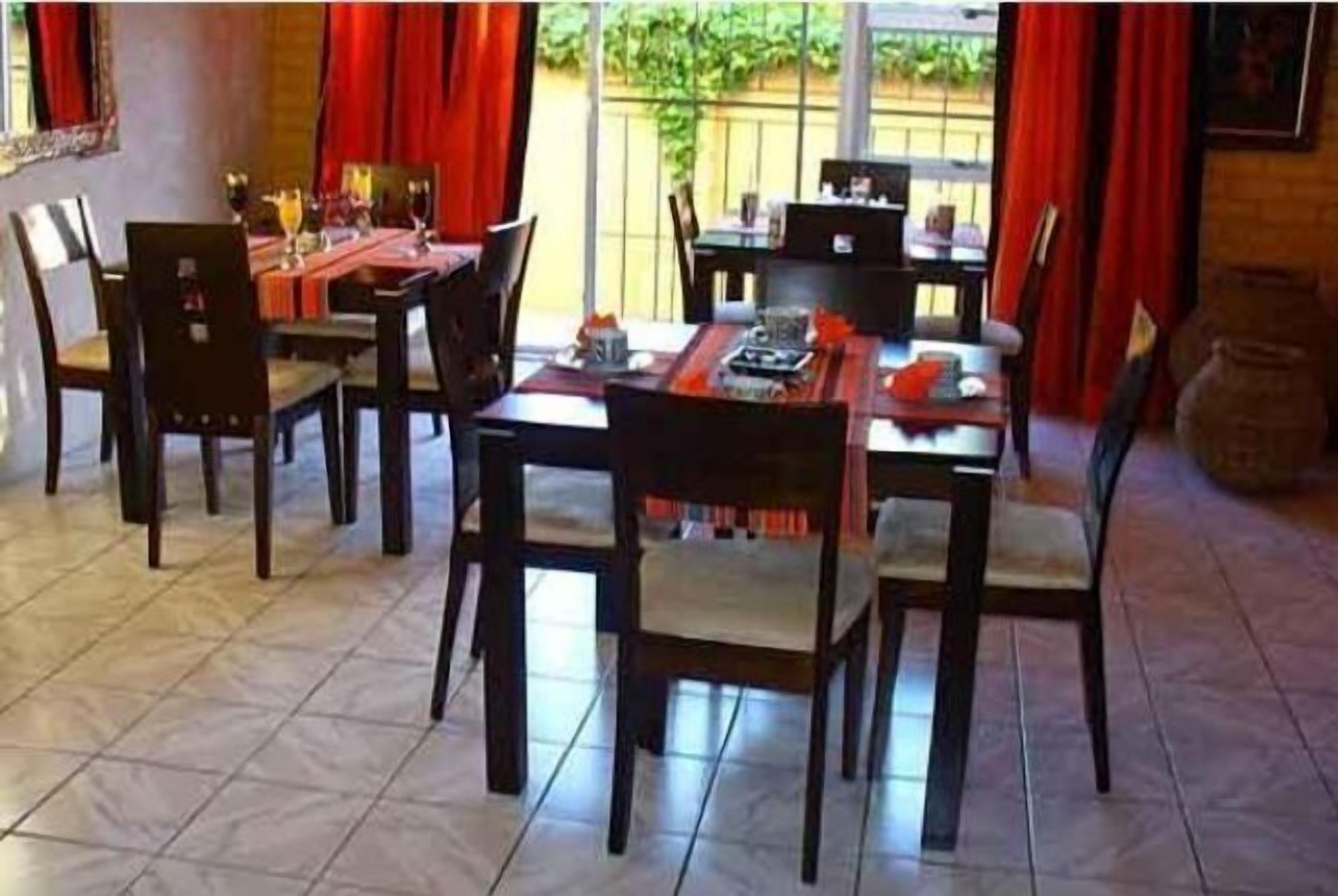 Kwantu Guesthouses 3*
