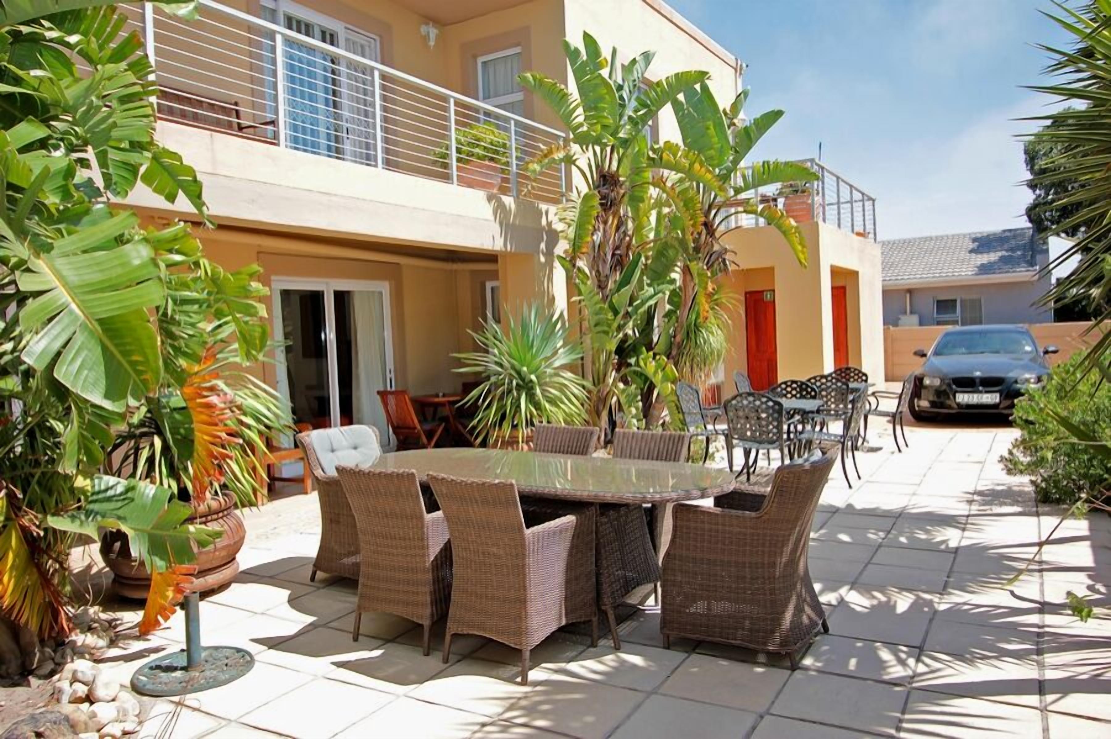 Kwantu Guesthouses 3*