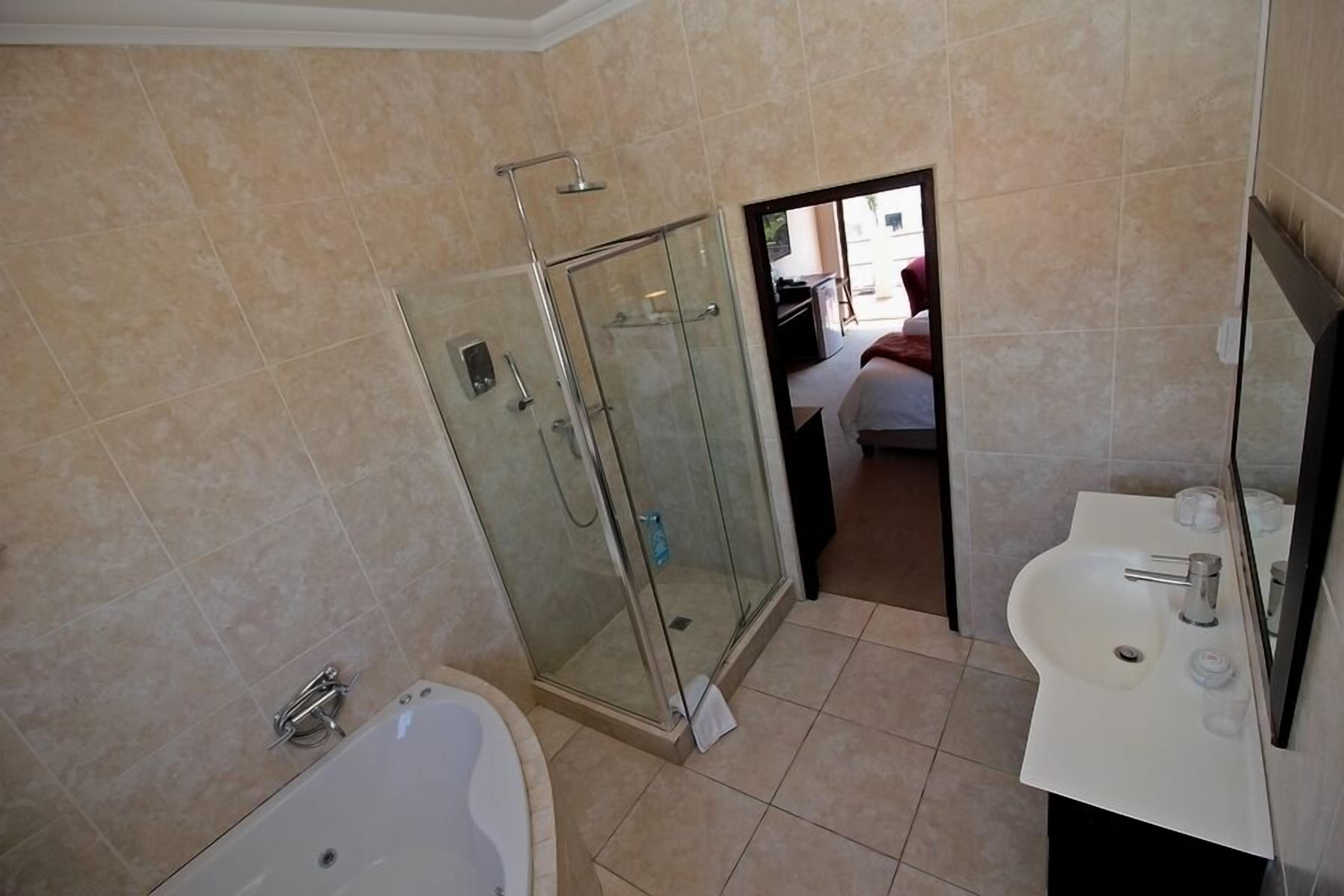 Kwantu Guesthouses 3*