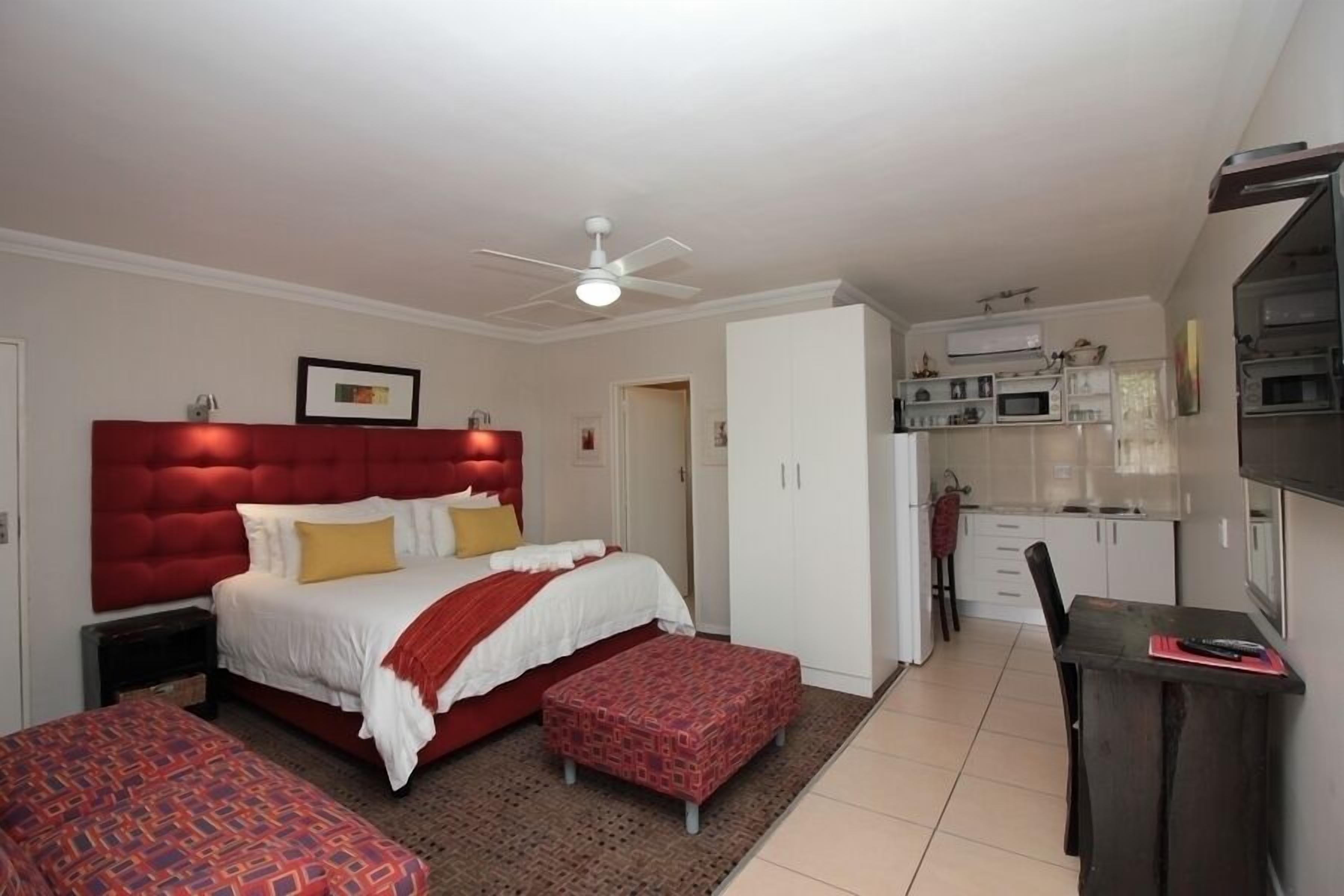 Kwantu Guesthouses 3*