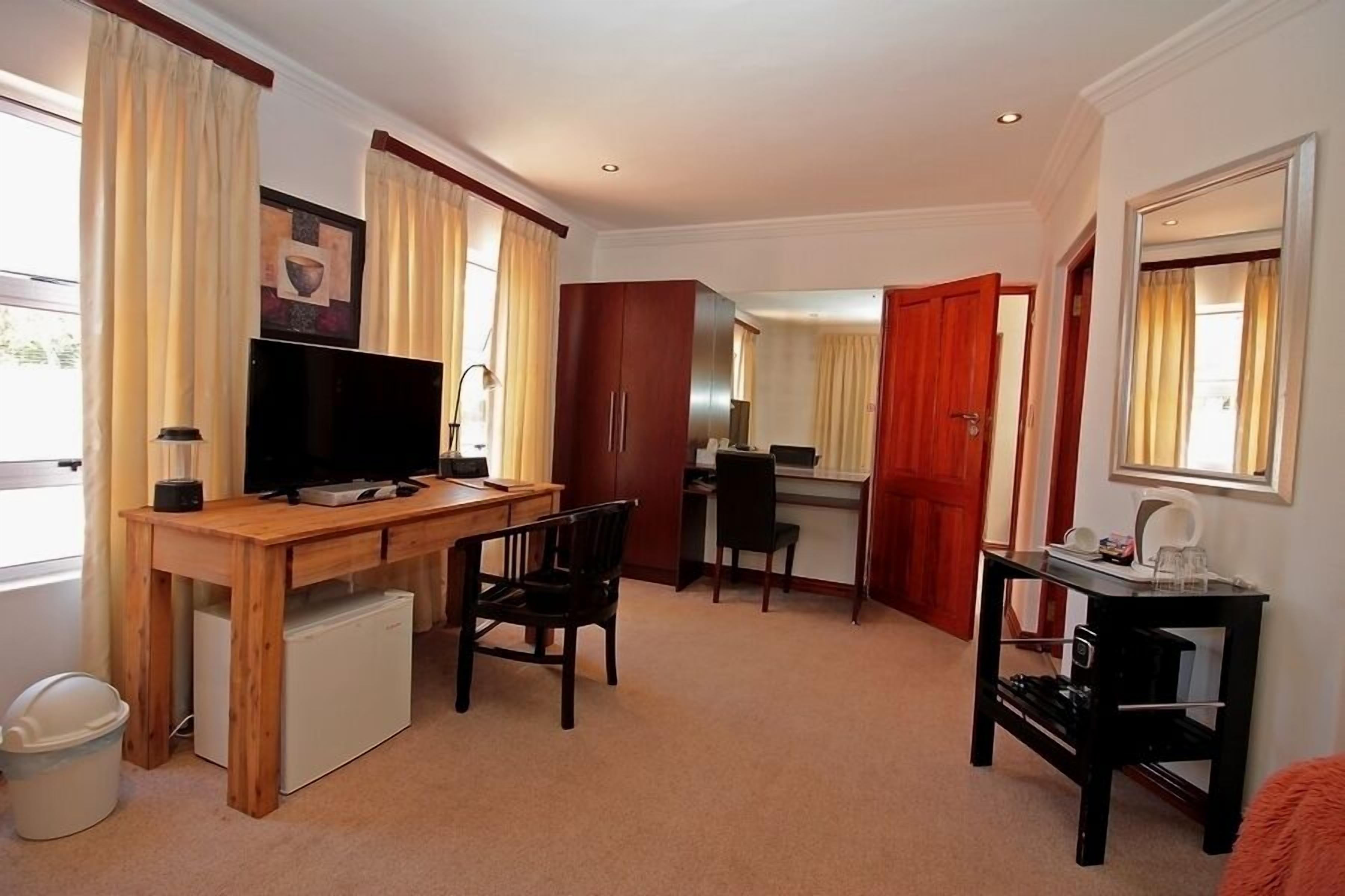 Kwantu Guesthouses 3*