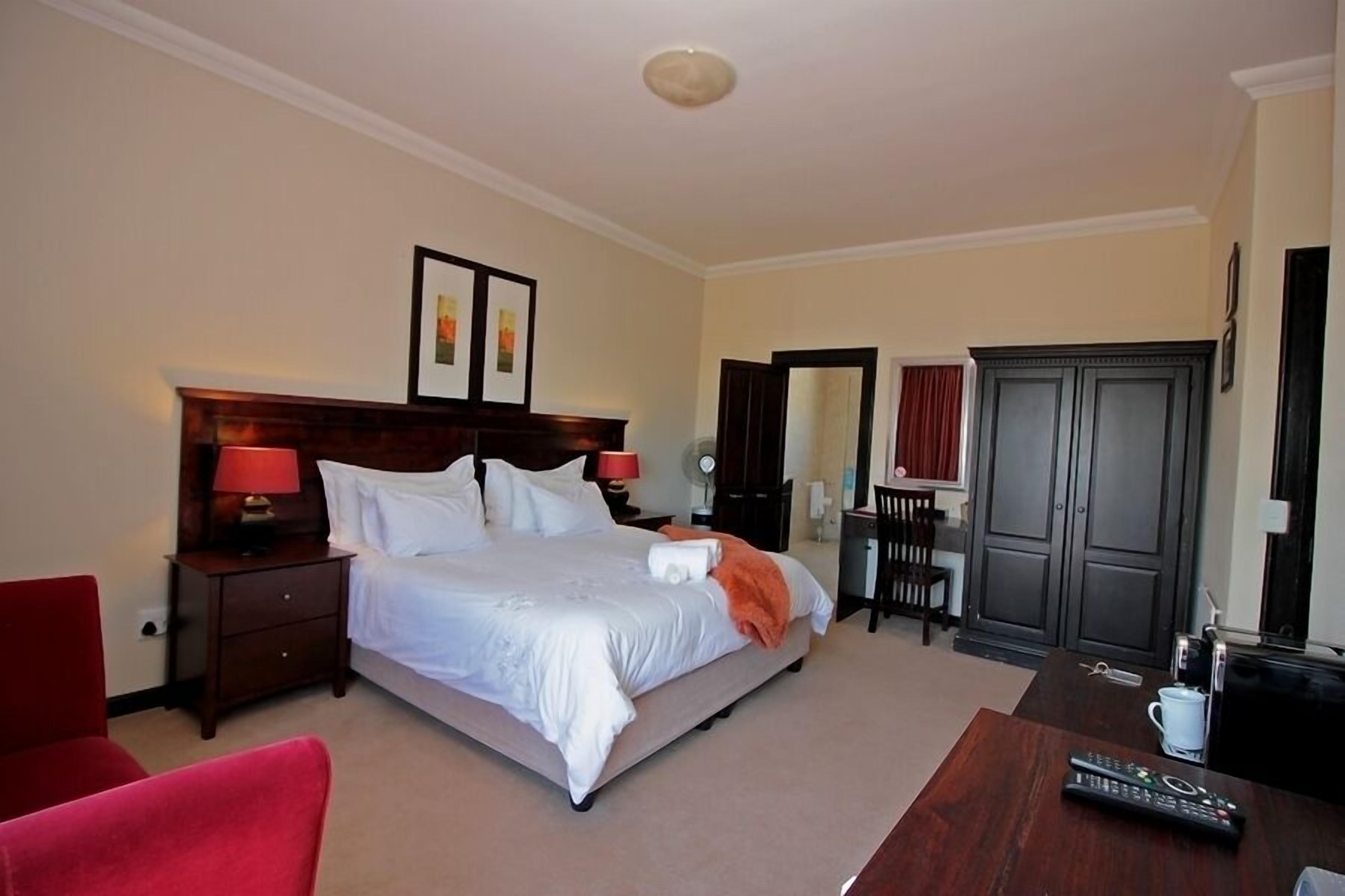 Kwantu Guesthouses 3*