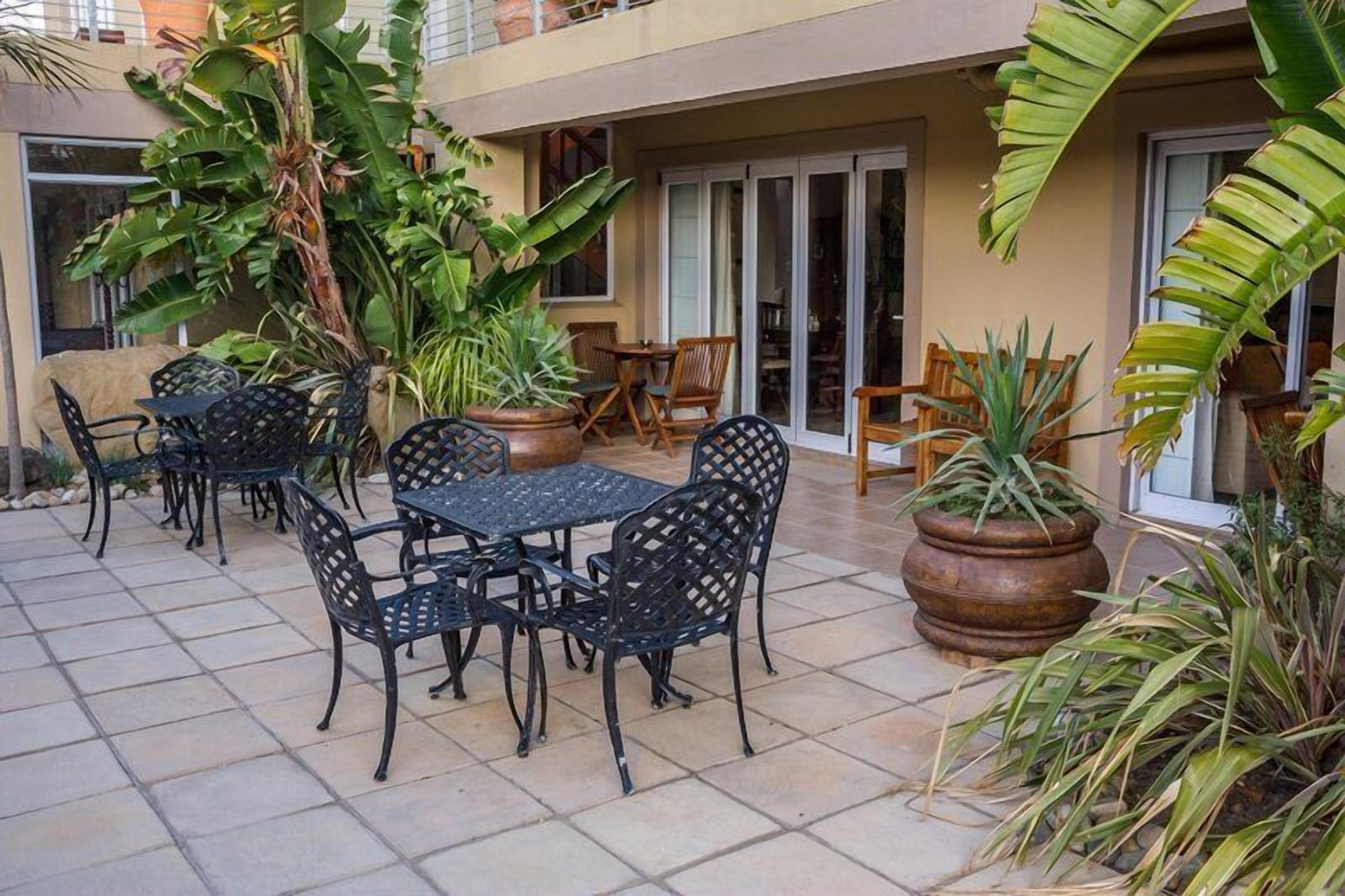 Kwantu Guesthouses 3*