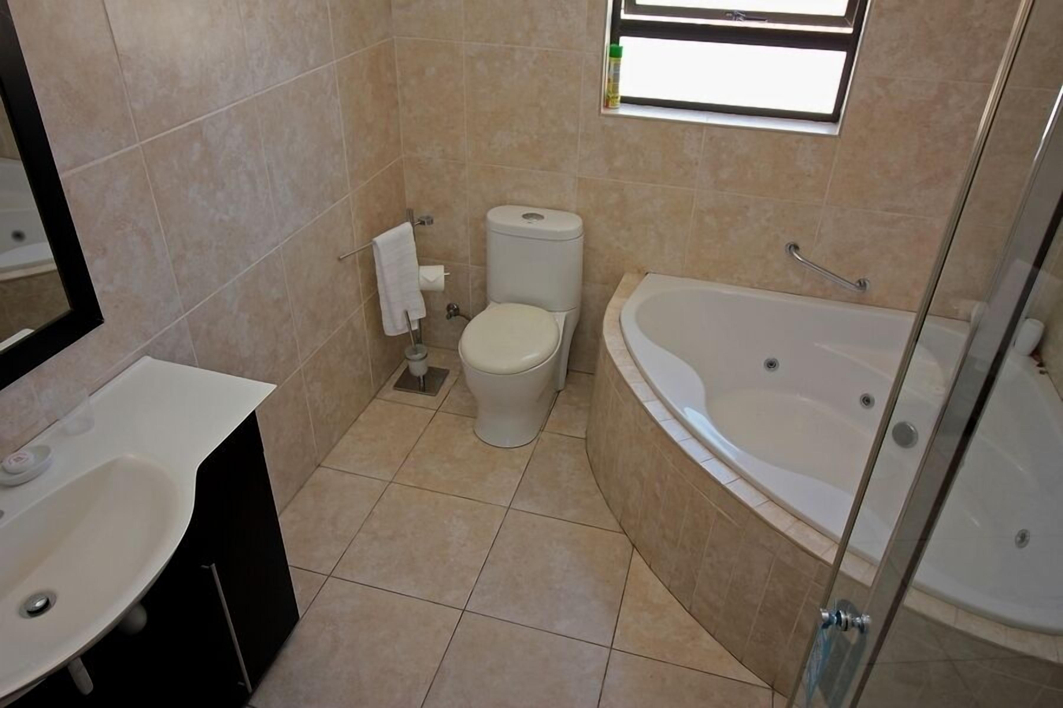 Kwantu Guesthouses 3*
