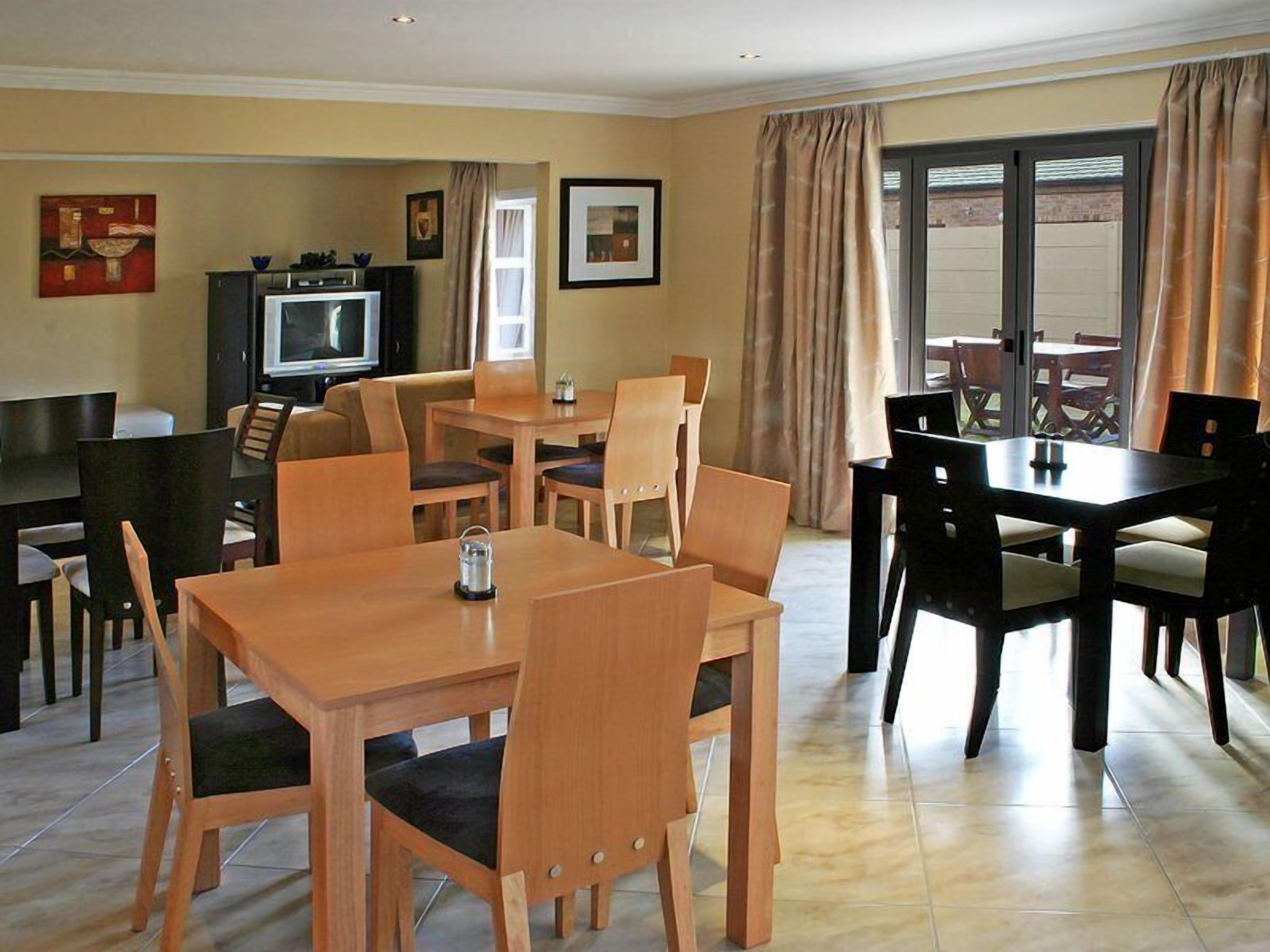 Kwantu Guesthouses 3*