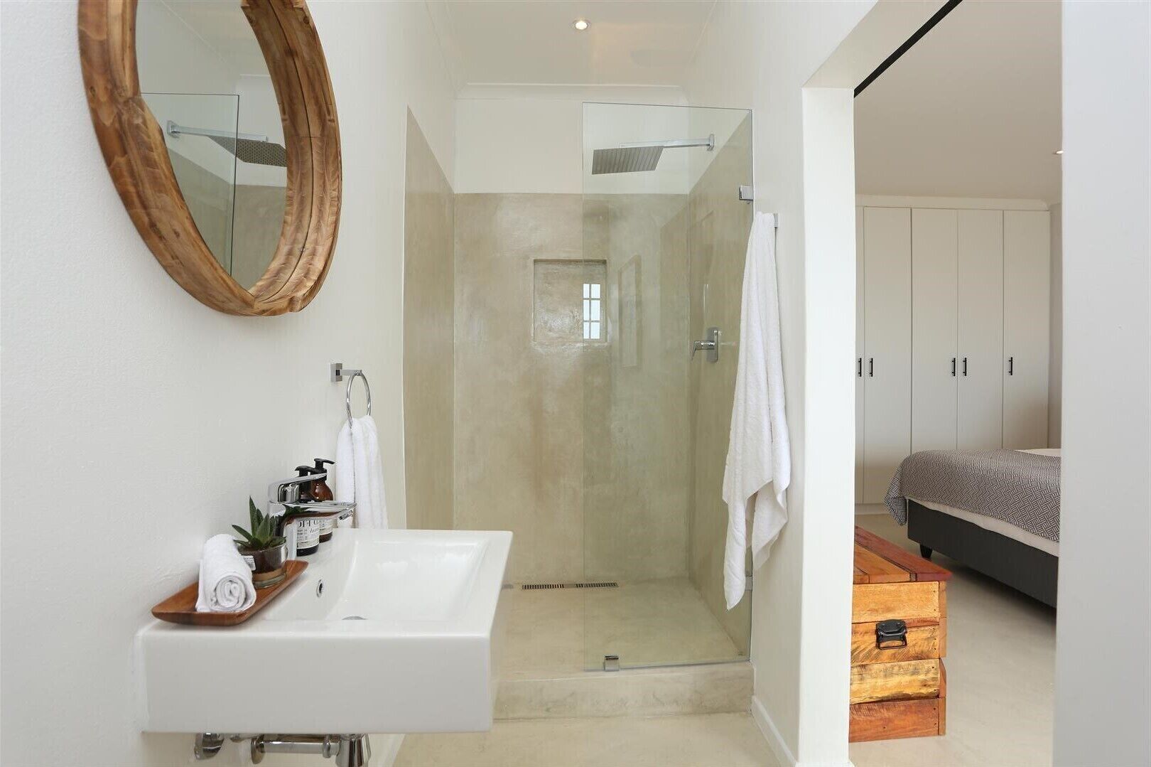 The Lookout Guest House 4*