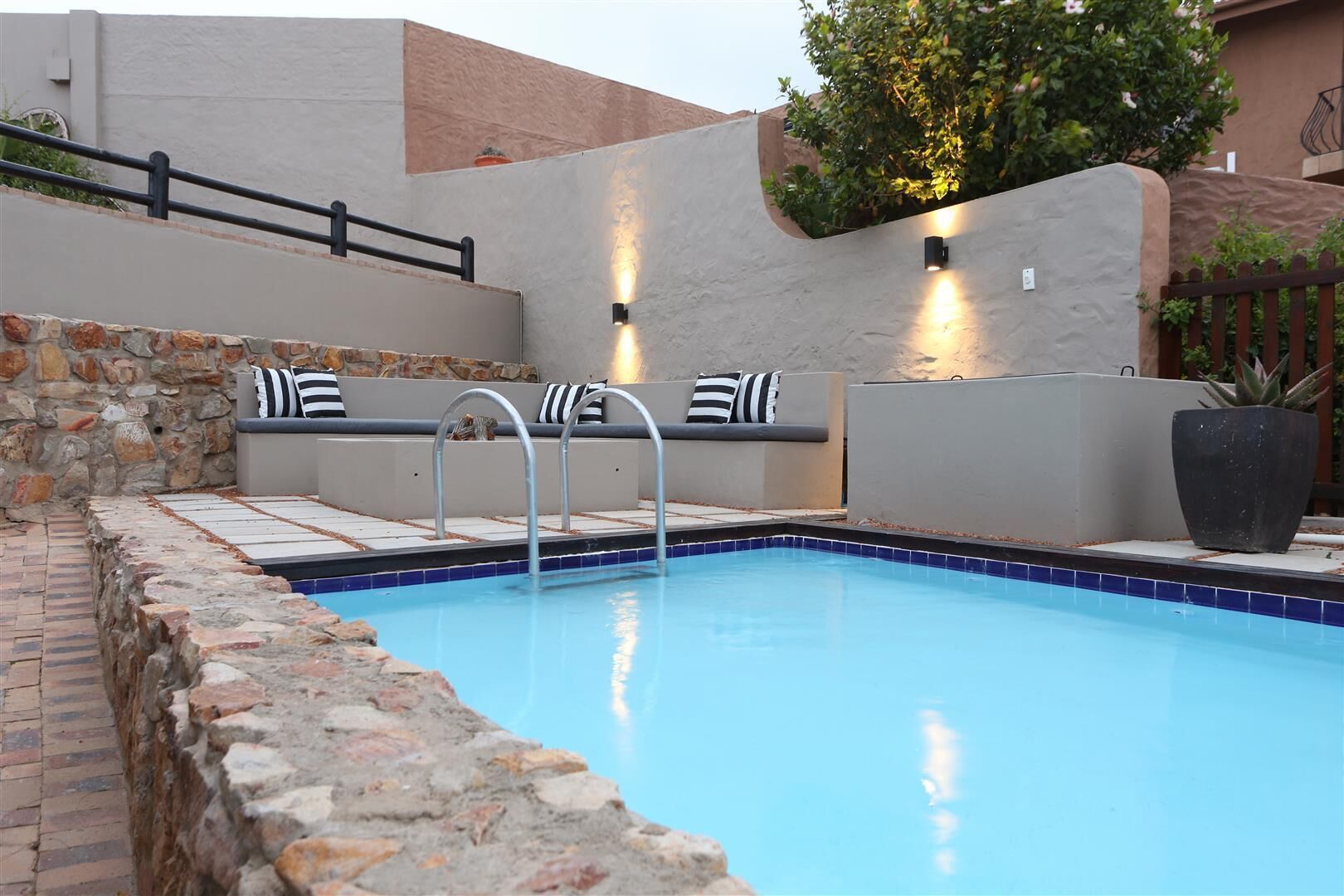 The Lookout Guest House 4*