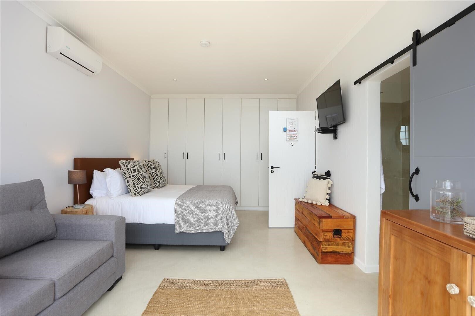 The Lookout Guest House 4*