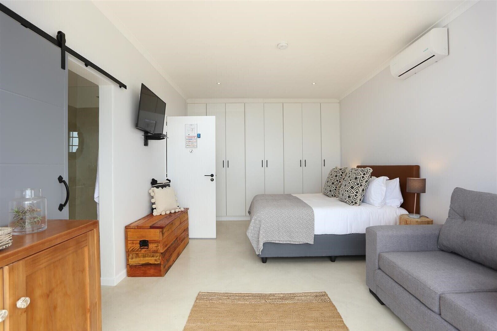 The Lookout Guest House 4*